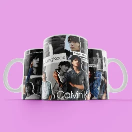 Caneca personalizada Jungkook Calvin Klein em cerâmica 325ml com arte inspirada nos ensaios fotográficos da marca.