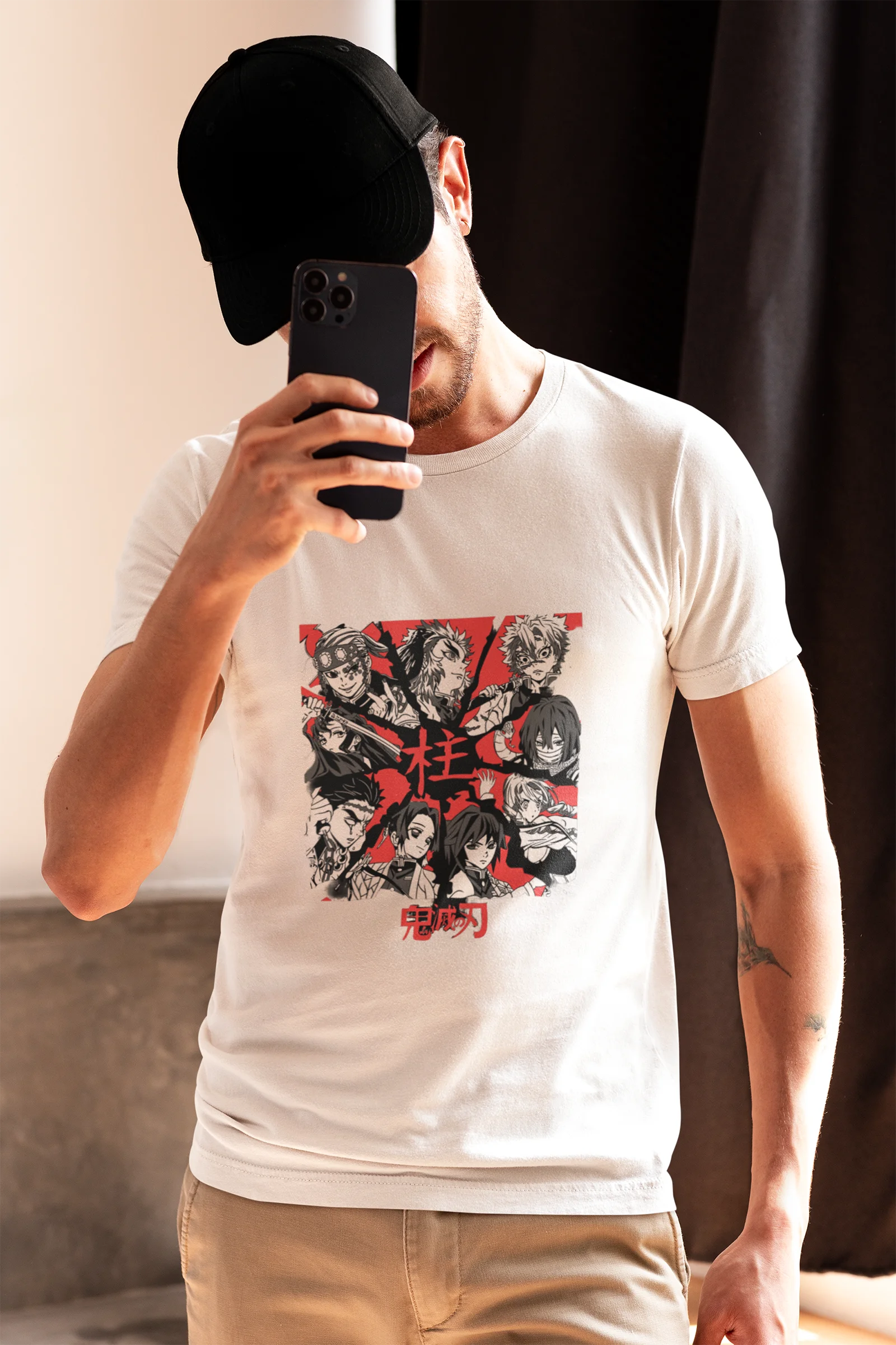 Camiseta Demon Slayer com os 9 Hashiras em arte fanmade, em algodão fio penteado com estampa vibrante dos pilares.